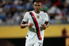 巴萨新星加盟巴萨后进球荒，巨额转会费下的未来疑问